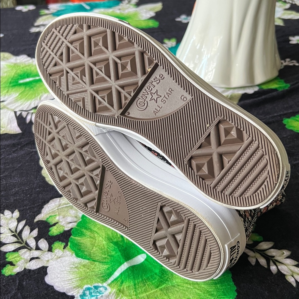 #329. Floral converse all star sneakers. Womens size 8 - Picture 8 of 8